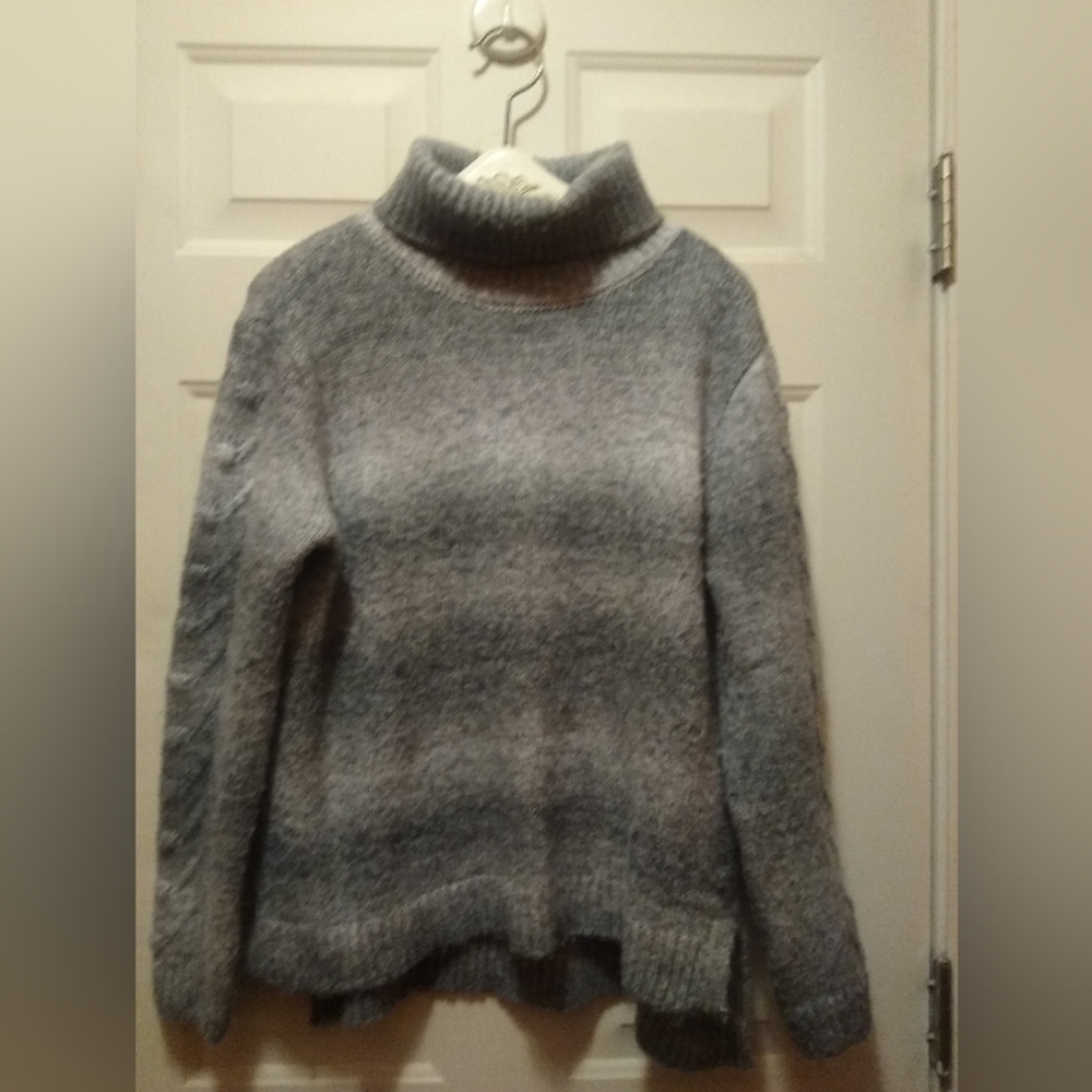 Vera Wang Sweater Size M Grey